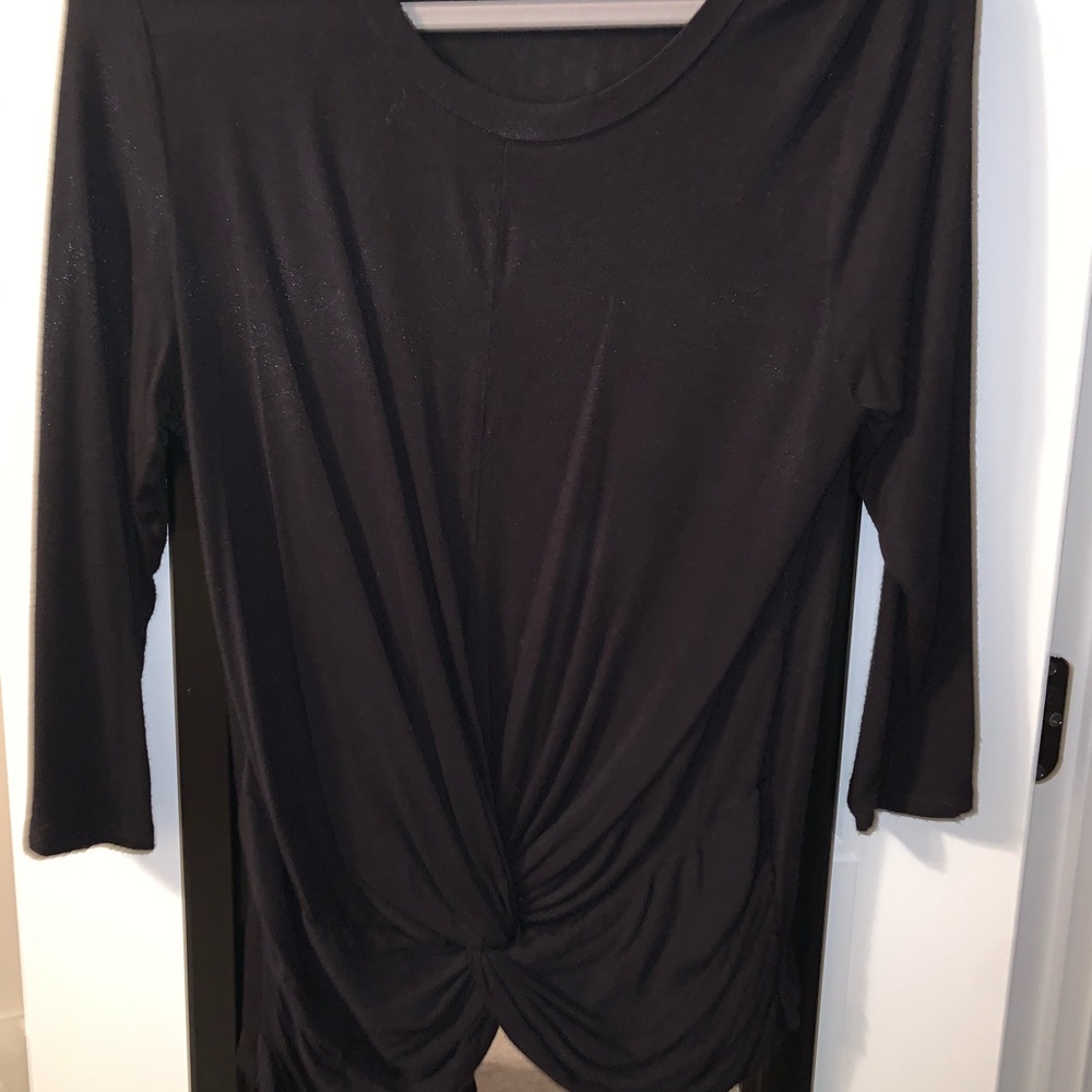 3/4 black runched top